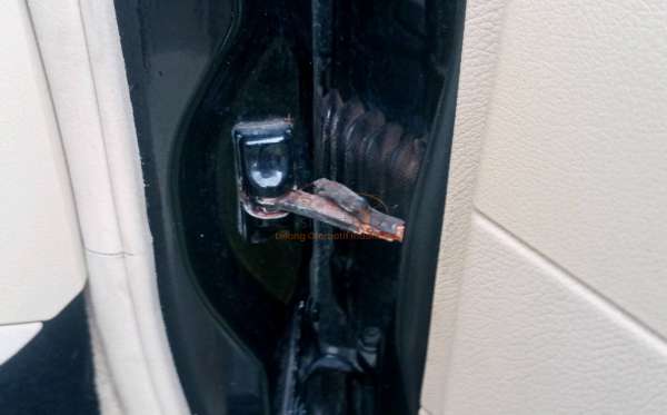 MERCEDES BENZ E 240 ELEGANCE CKD A