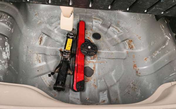 NISSAN  GRAND LIVINA  XV