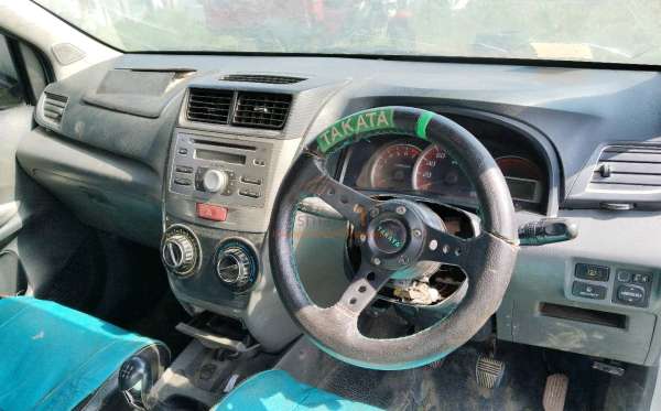 TOYOTA AVANZA VELOZ