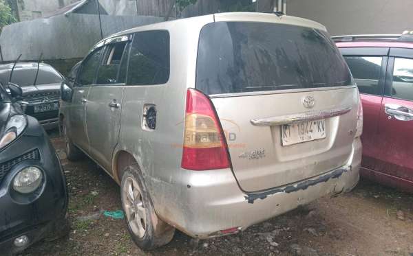 TOYOTA  INNOVA