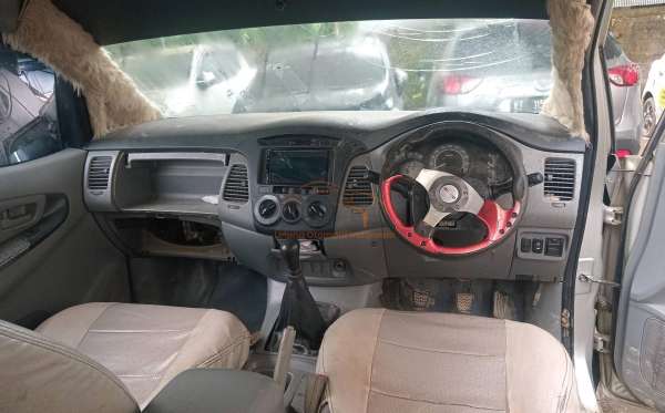 TOYOTA  INNOVA