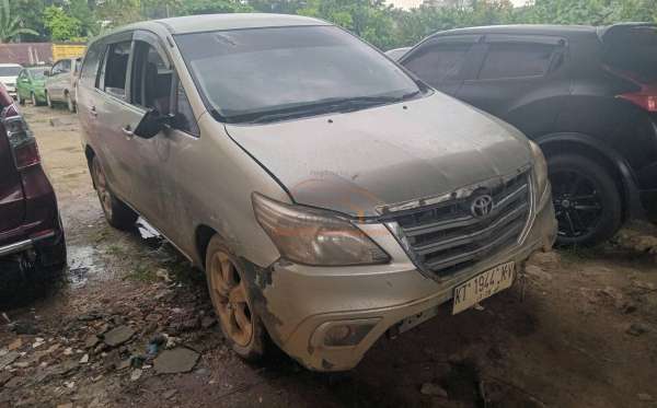 TOYOTA  INNOVA
