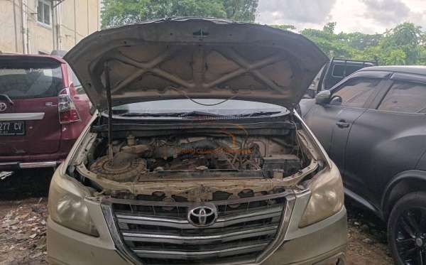TOYOTA  INNOVA