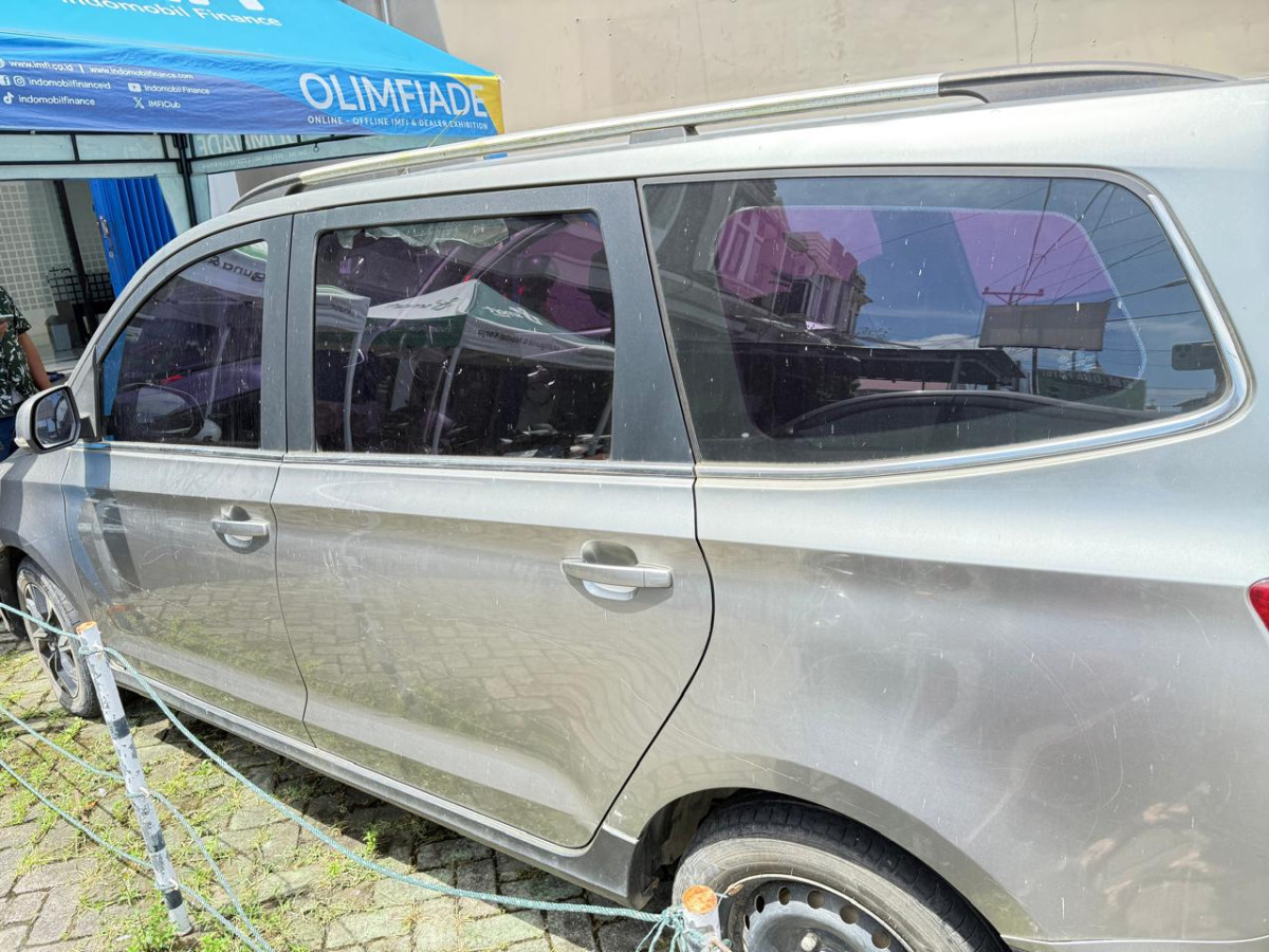 WULING  CONFERO  S 1.5C