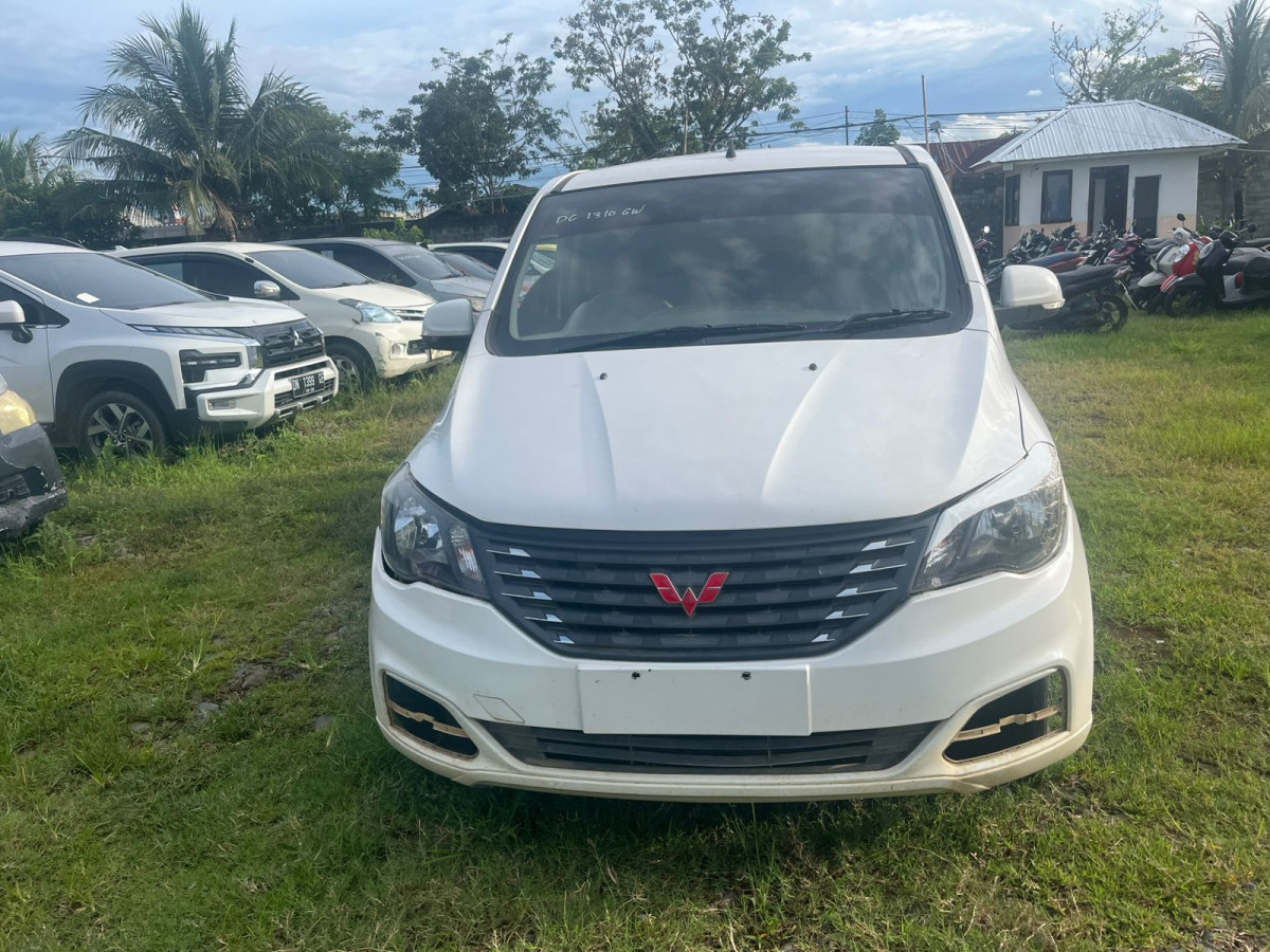 WULING CONFERO