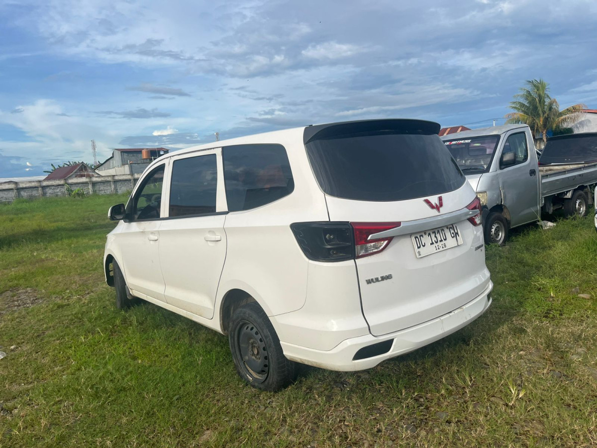 WULING CONFERO