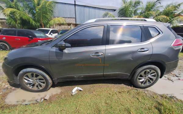 NISSAN  X TRAIL  2.5