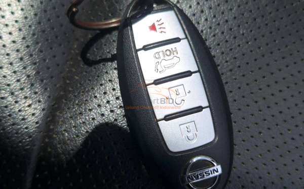 NISSAN  X TRAIL  2.5