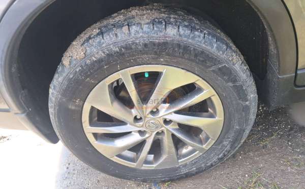 NISSAN  X TRAIL  2.5