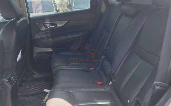 NISSAN  X TRAIL  2.5