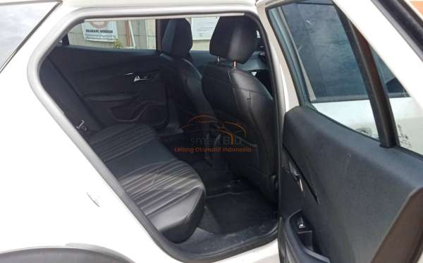 PEUGEOT  2008  AT
