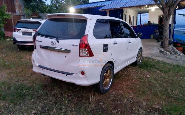 TOYOTA AVANZA