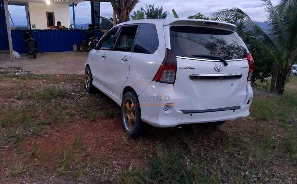 TOYOTA AVANZA