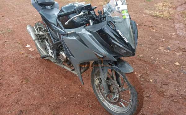 HONDA CBR 150 R REPSOL