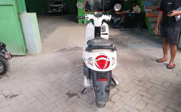 HONDA SCOOPY PRESTIGE