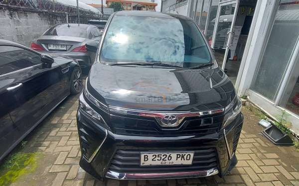 TOYOTA VOXY 2.0 AT