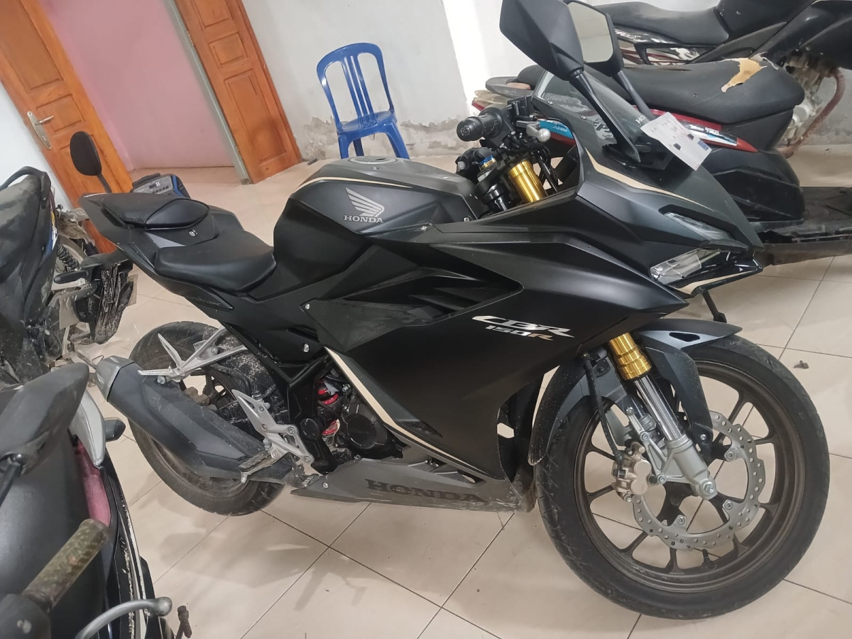 HONDA CBR 150 R