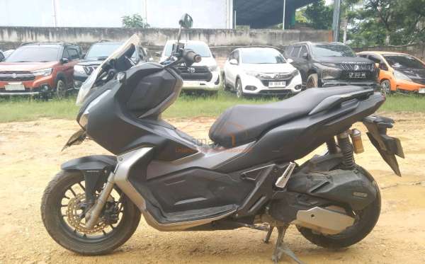 HONDA ADV