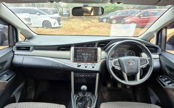 TOYOTA INNOVA 2.4 G
