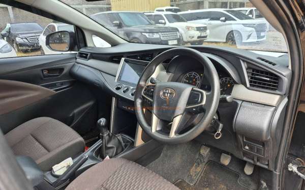TOYOTA INNOVA 2.4 G