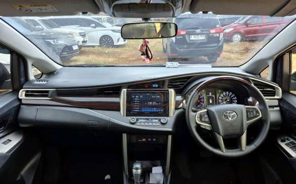 TOYOTA INNOVA VENTURER