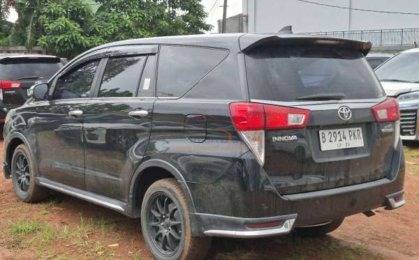 TOYOTA INNOVA VENTURER