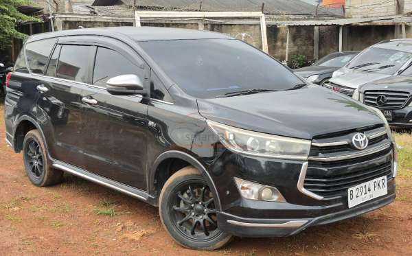 TOYOTA INNOVA VENTURER