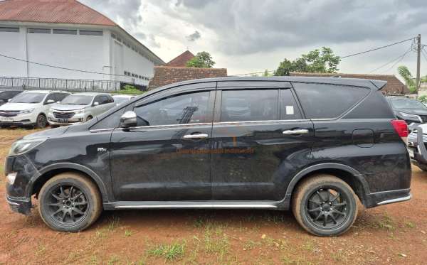 TOYOTA INNOVA VENTURER