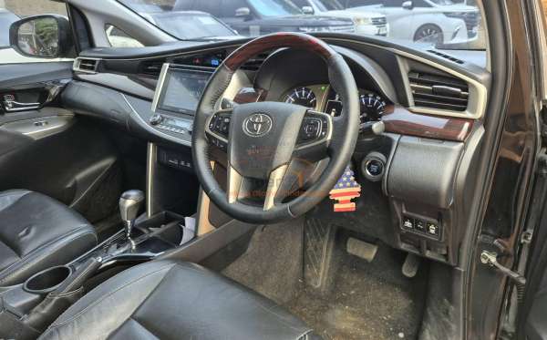 TOYOTA INNOVA VENTURER