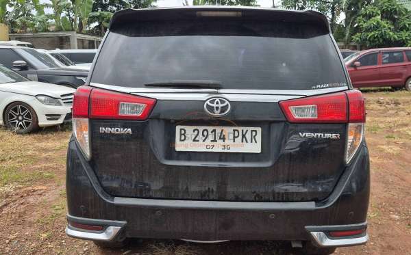 TOYOTA INNOVA VENTURER