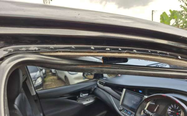 TOYOTA INNOVA VENTURER