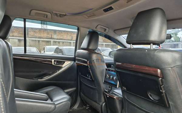 TOYOTA INNOVA VENTURER