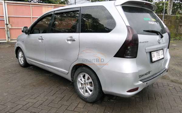 TOYOTA AVANZA