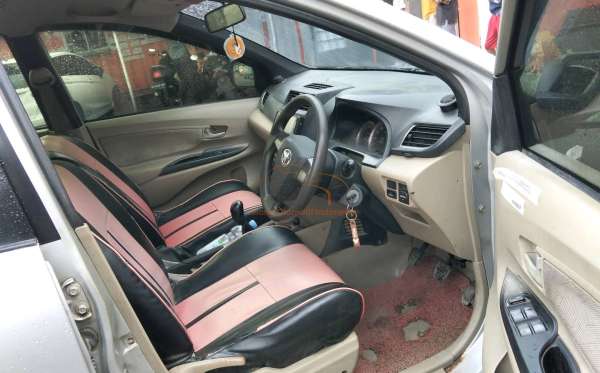 TOYOTA AVANZA