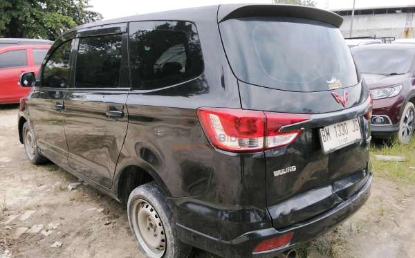 WULING CONFERO