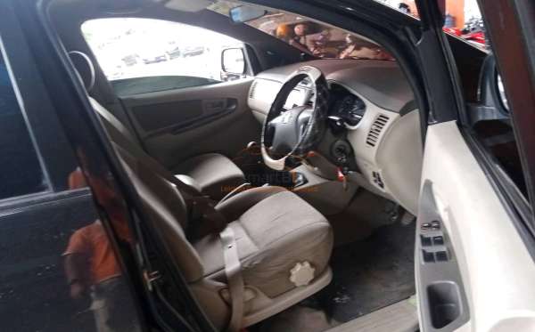 TOYOTA INNOVA G
