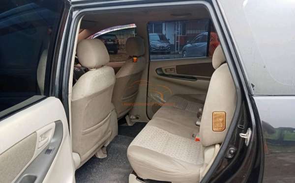 TOYOTA INNOVA G