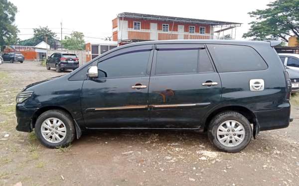 TOYOTA INNOVA G
