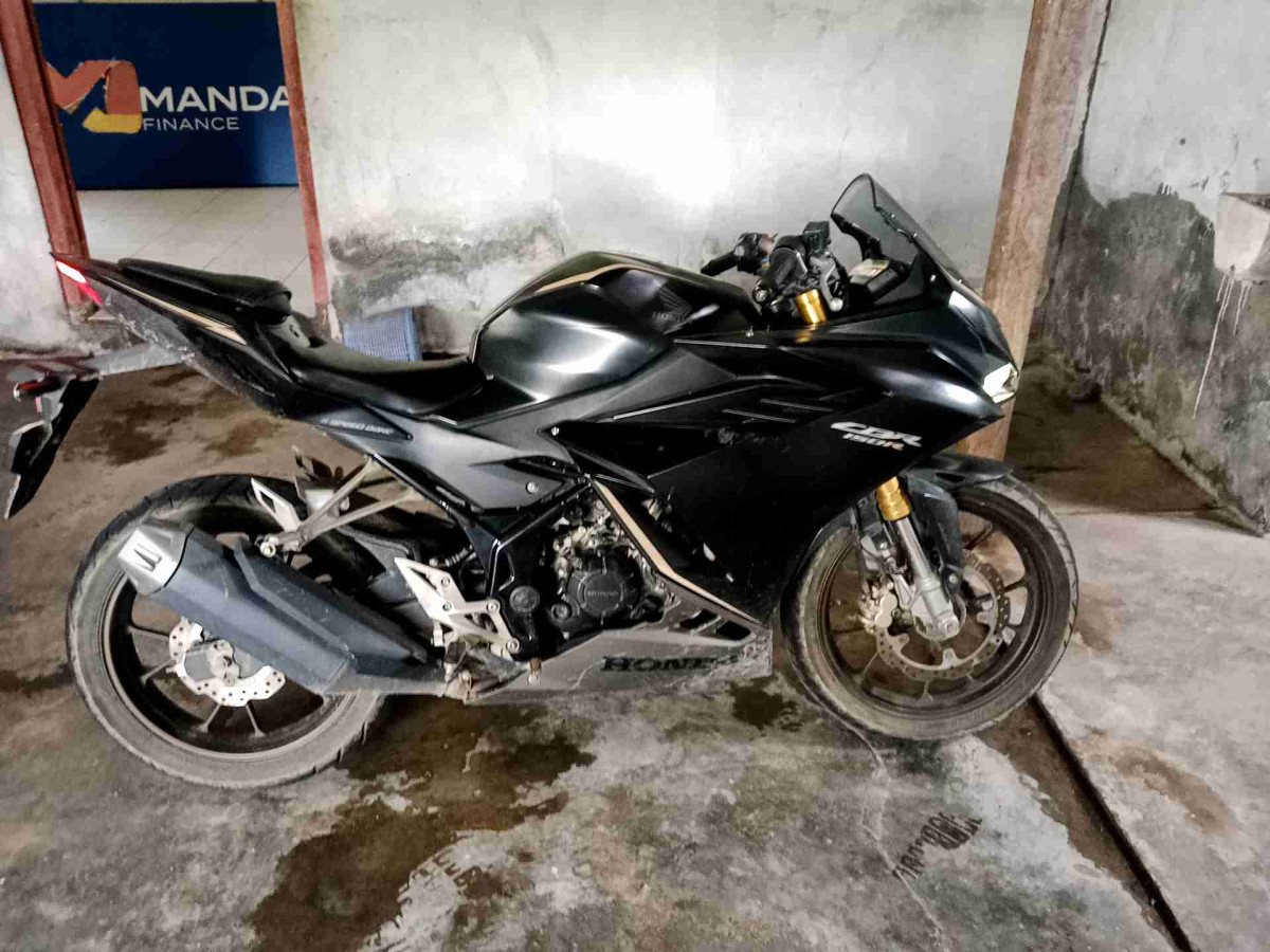 HONDA CBR 150 R