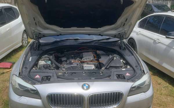BMW 528i
