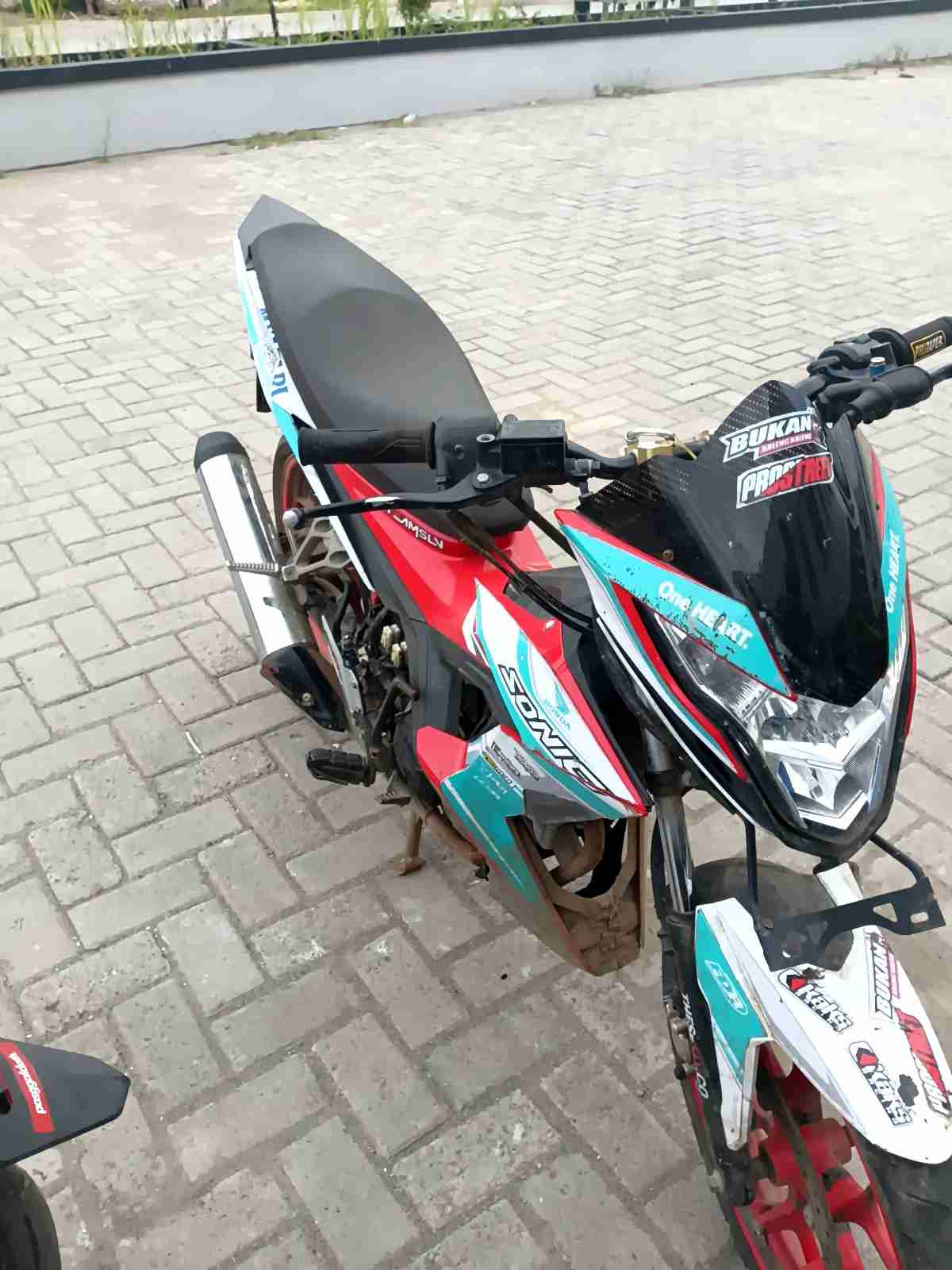 HONDA SONIC 150 R