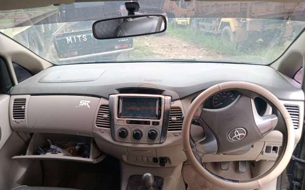 TOYOTA INNOVA