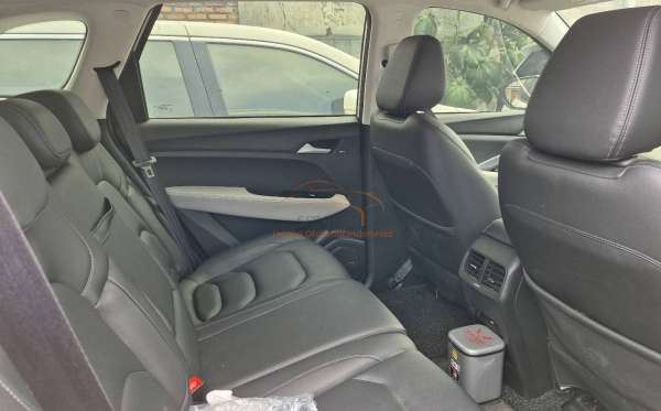 WULING ALMAZ 1.5 LT LUX CVT