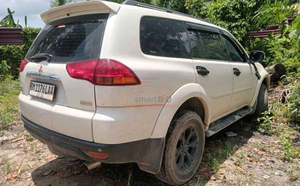 MITSUBISHI PAJERO SPORT DAKAR