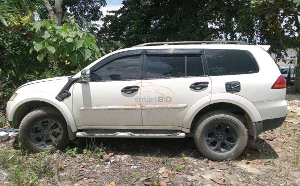 MITSUBISHI PAJERO SPORT DAKAR