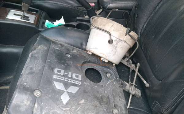 MITSUBISHI PAJERO SPORT DAKAR