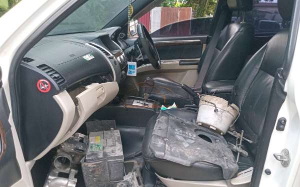 MITSUBISHI PAJERO SPORT DAKAR