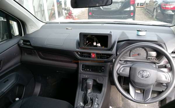 TOYOTA AVANZA 1.3 E