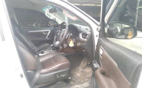 TOYOTA  FORTUNER  2.4 VRZ