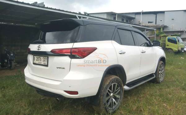 TOYOTA  FORTUNER  2.4 VRZ